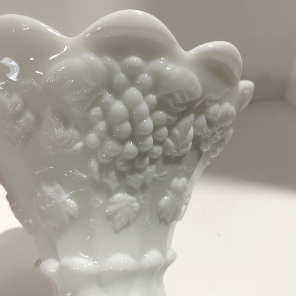 Vintage Westmoreland Milk Glass Candy Dish Compote Grapes Scalloped Edge Footed - Picture 3 of 5